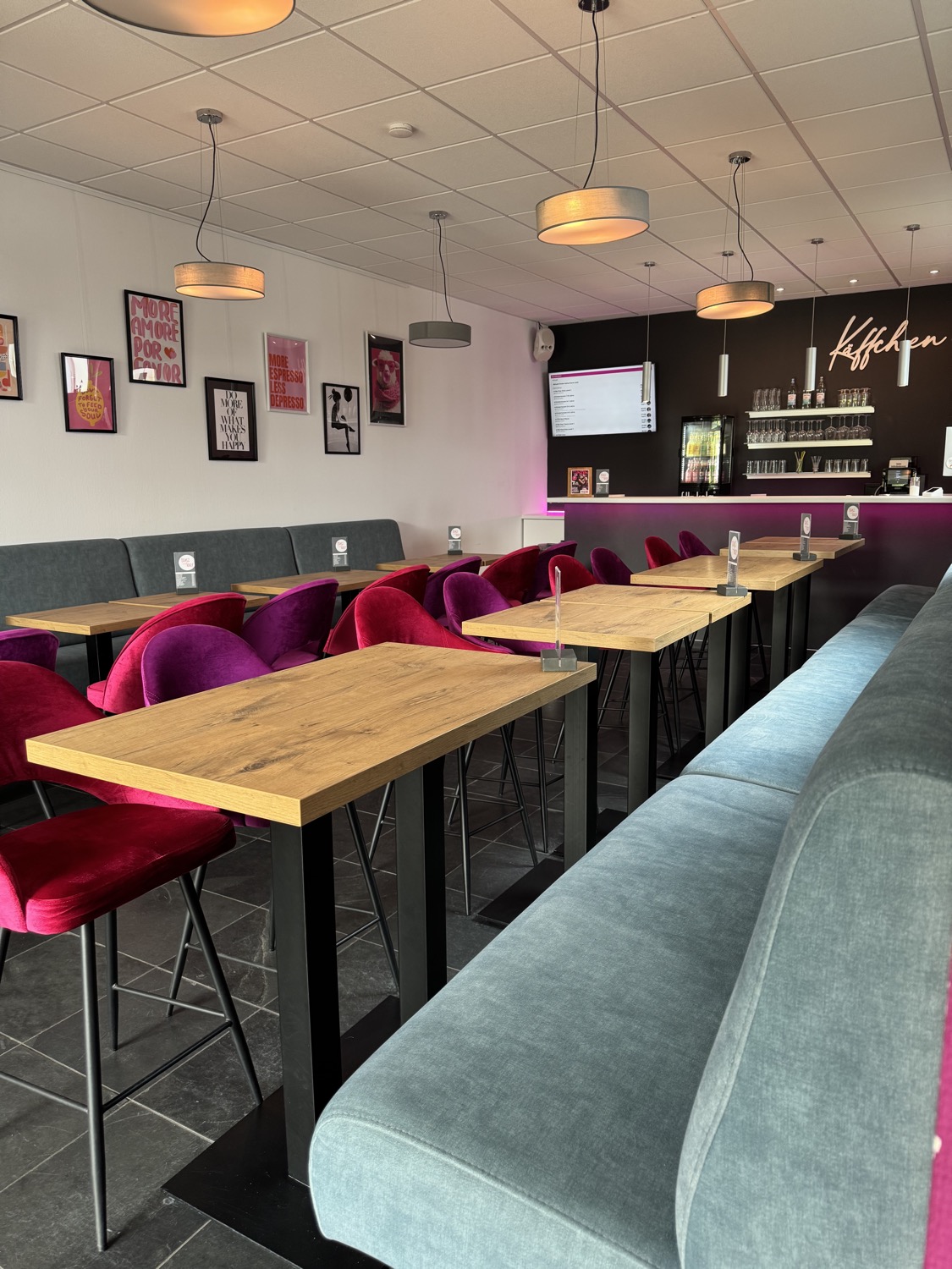 Tanzcenter Bitburg Gastrobeereich mit Sitzplätzen