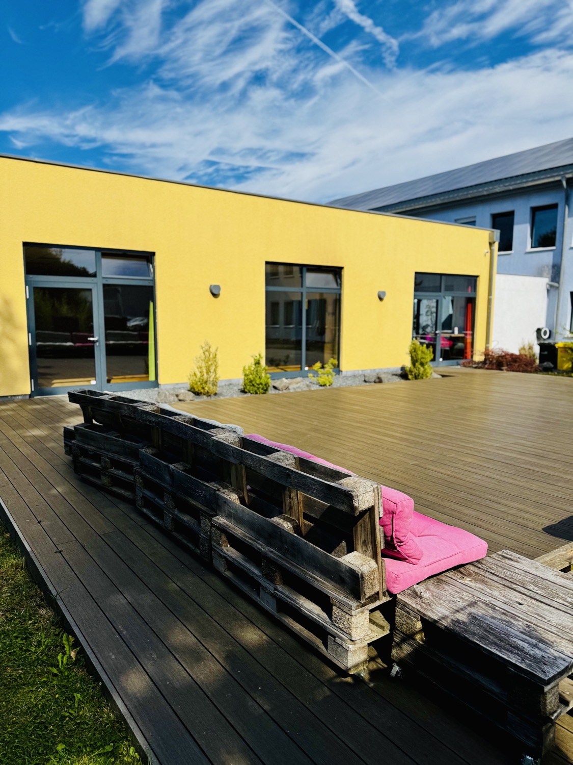 Tanzcenter Bitburg Gastrobeereich mit Sitzplätzen